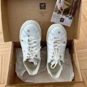 Madewell x Veja™ Sneakers in Embroidered Stars